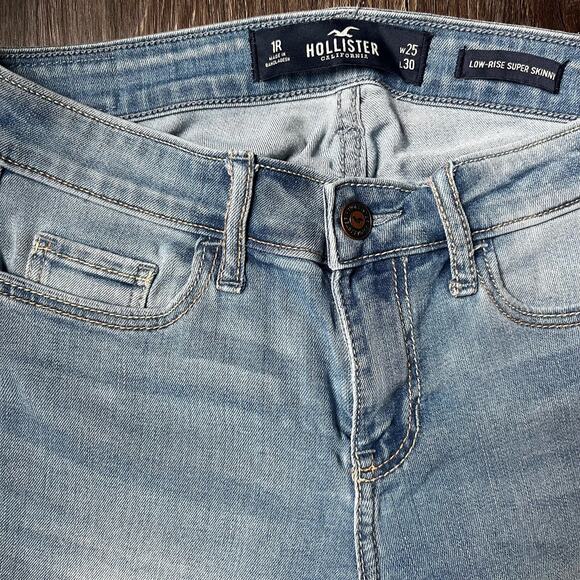 Hollister Women's 25/30 Light Wash Super Skinny Distressed Jeans - Picture 2 of 5